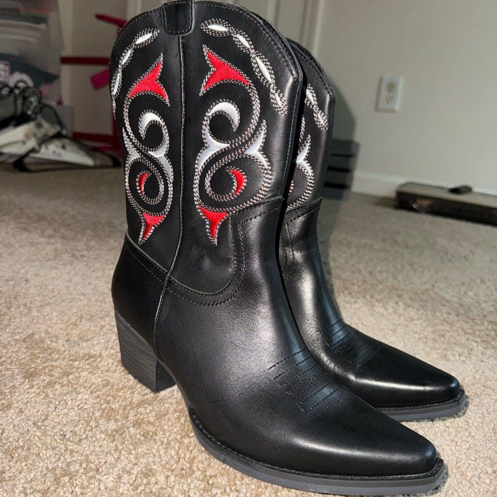 Dingo Black and Red Embroidered Heeled Boots